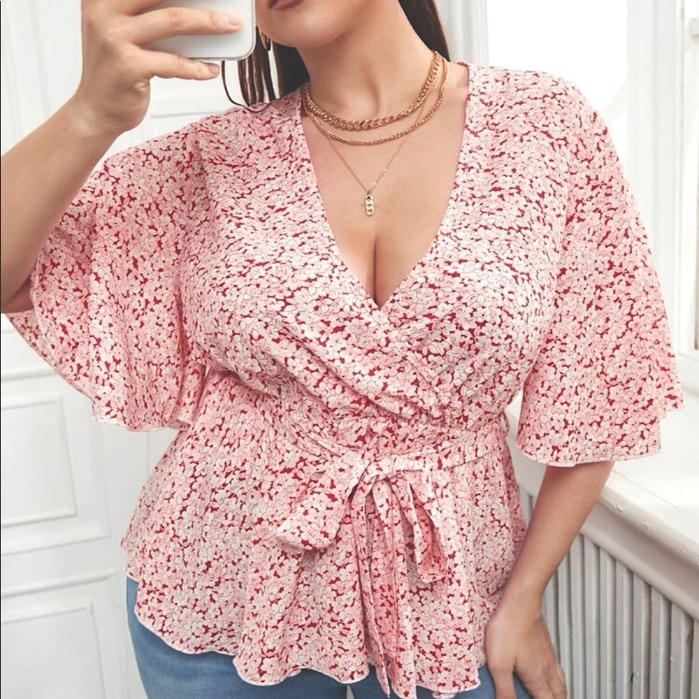 Plus Size. New. romantic Boho Red & White floral with Flutter Sleeves
